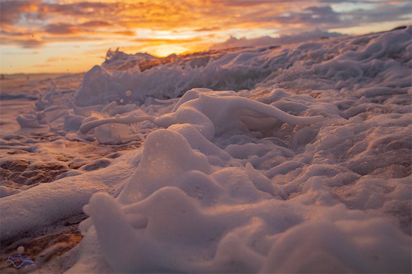 Shorebreak, Sonnenuntergang am North Shore auf sOahu Hawaii Pazifik